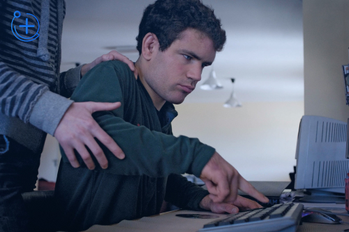 Мужчина не слушается приятеля Мужчина не слушается приятеля